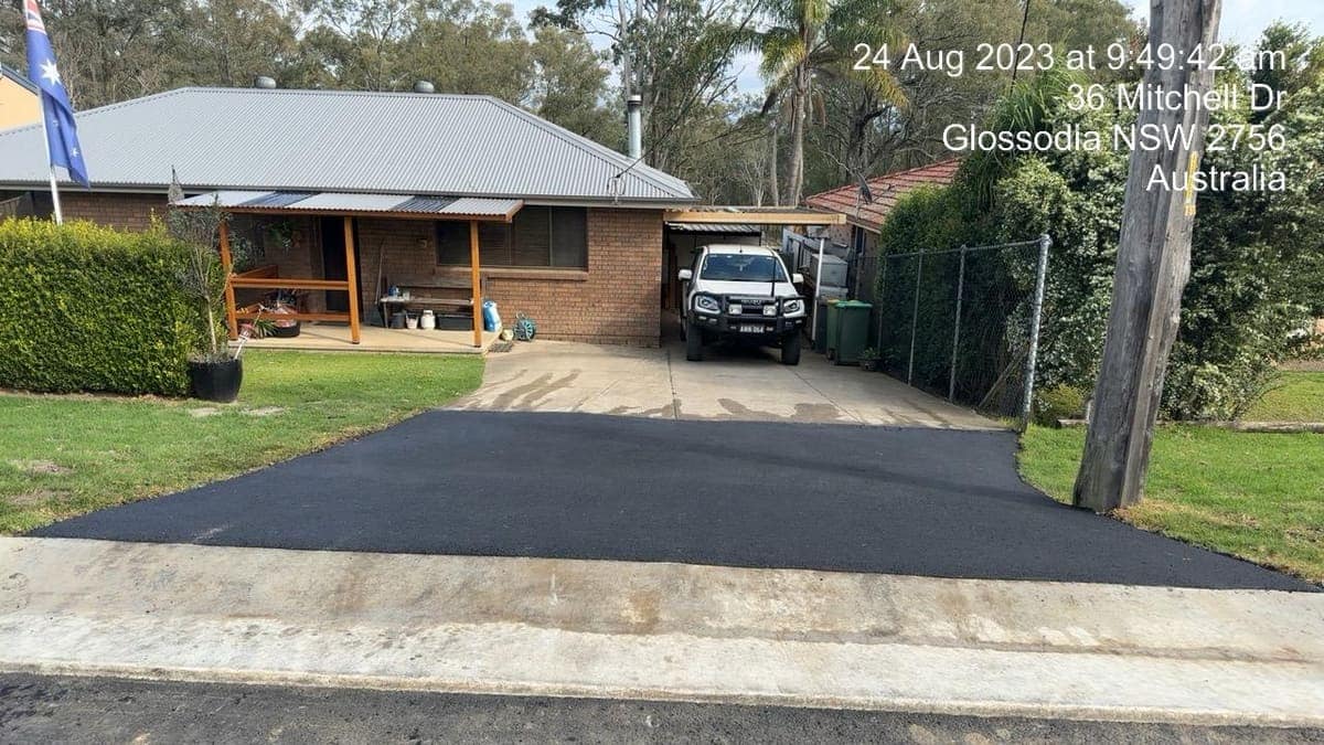 Finished asphalt driveway